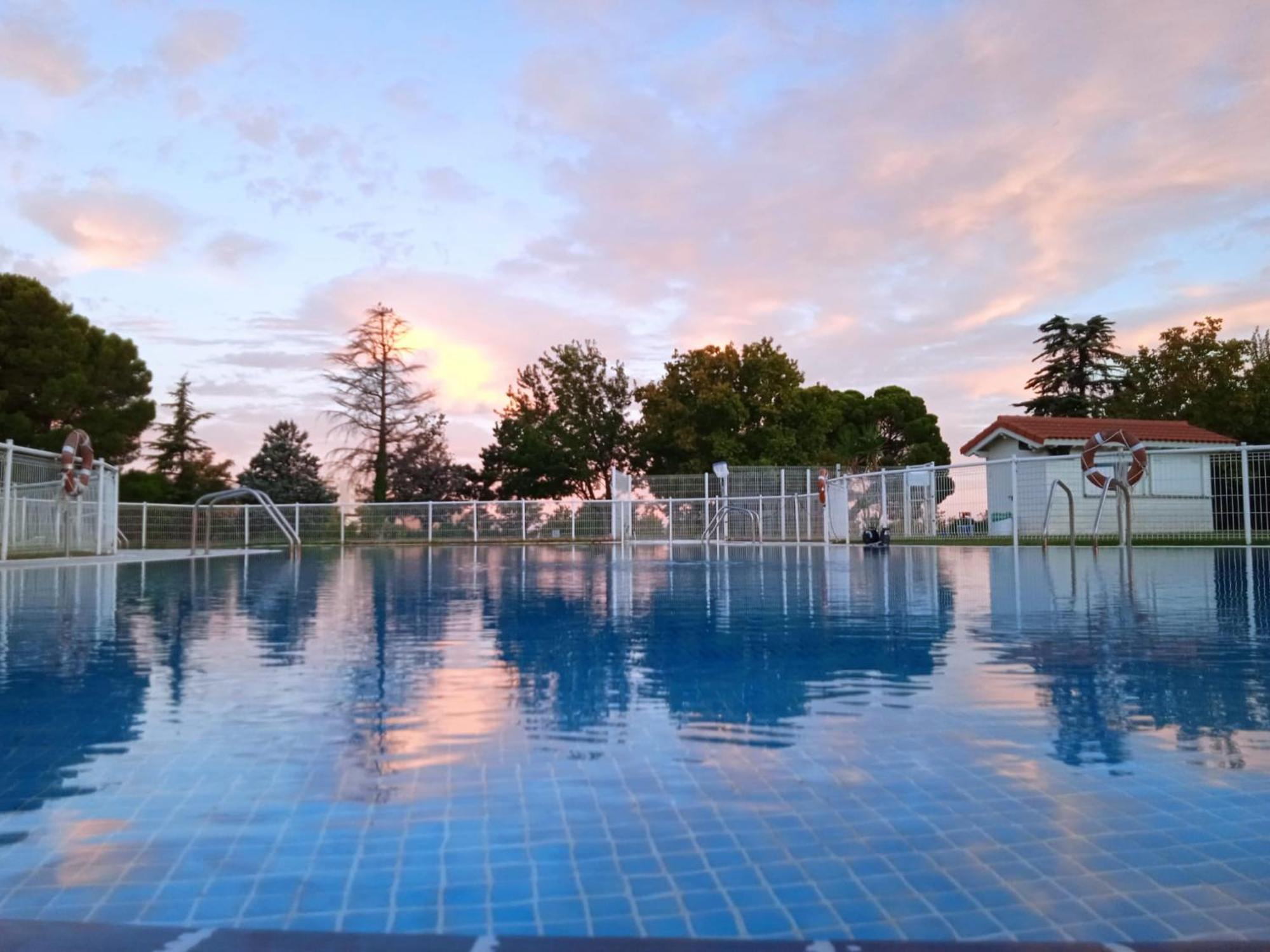 Albergue Zaragoza Camping Luaran gambar
