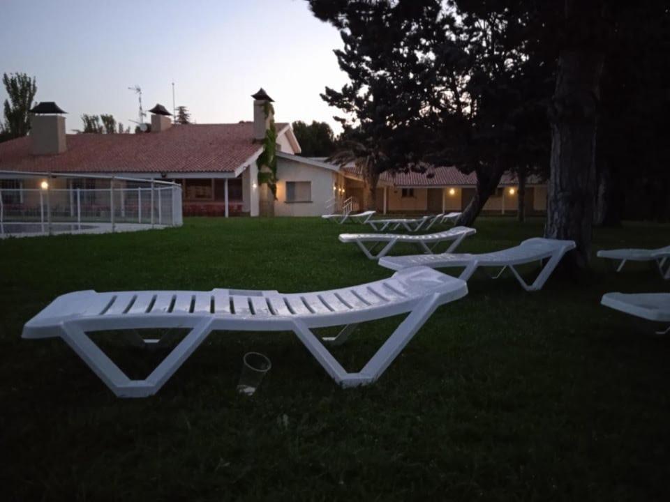 Albergue Zaragoza Camping Luaran gambar