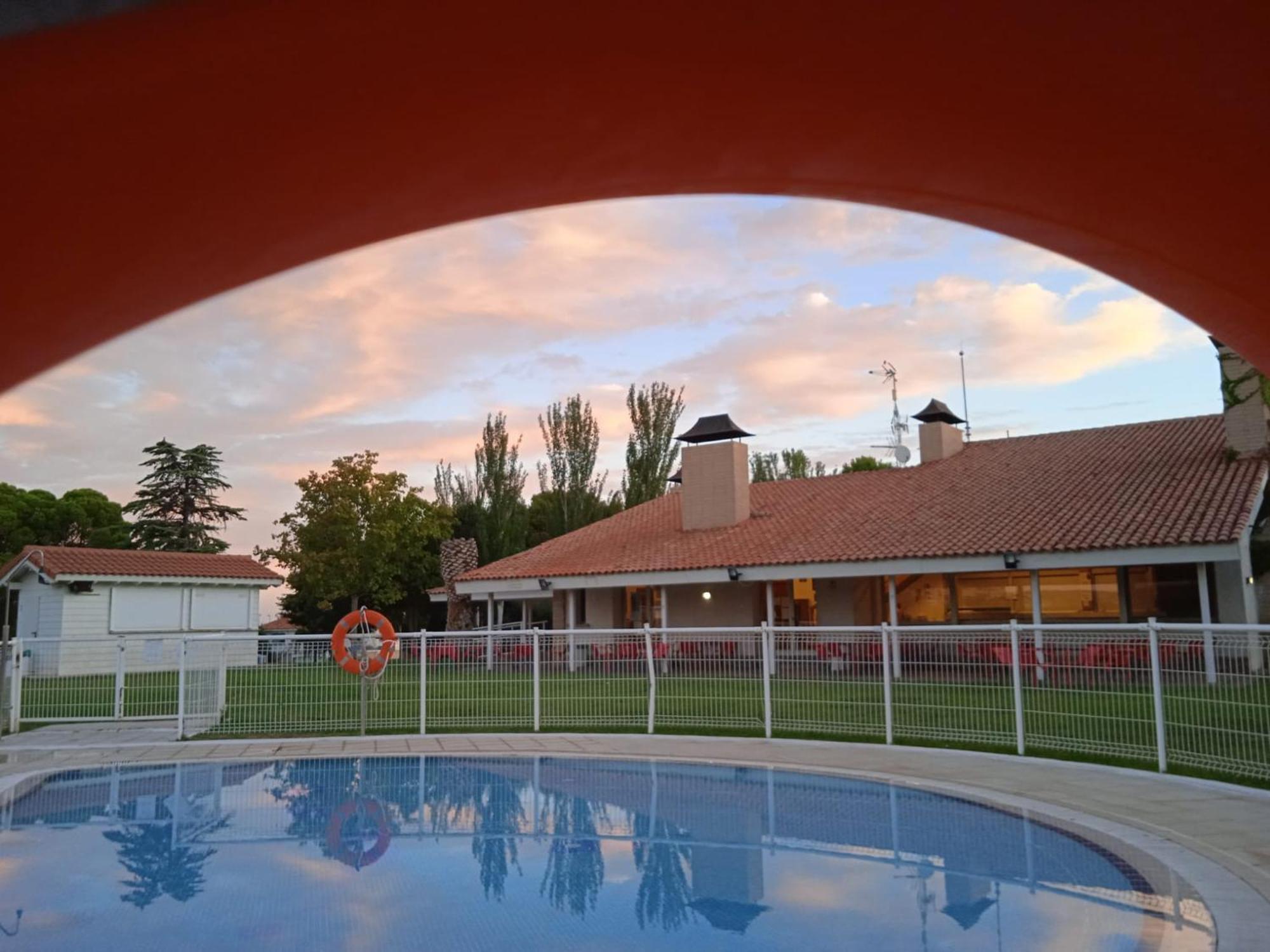 Albergue Zaragoza Camping Luaran gambar