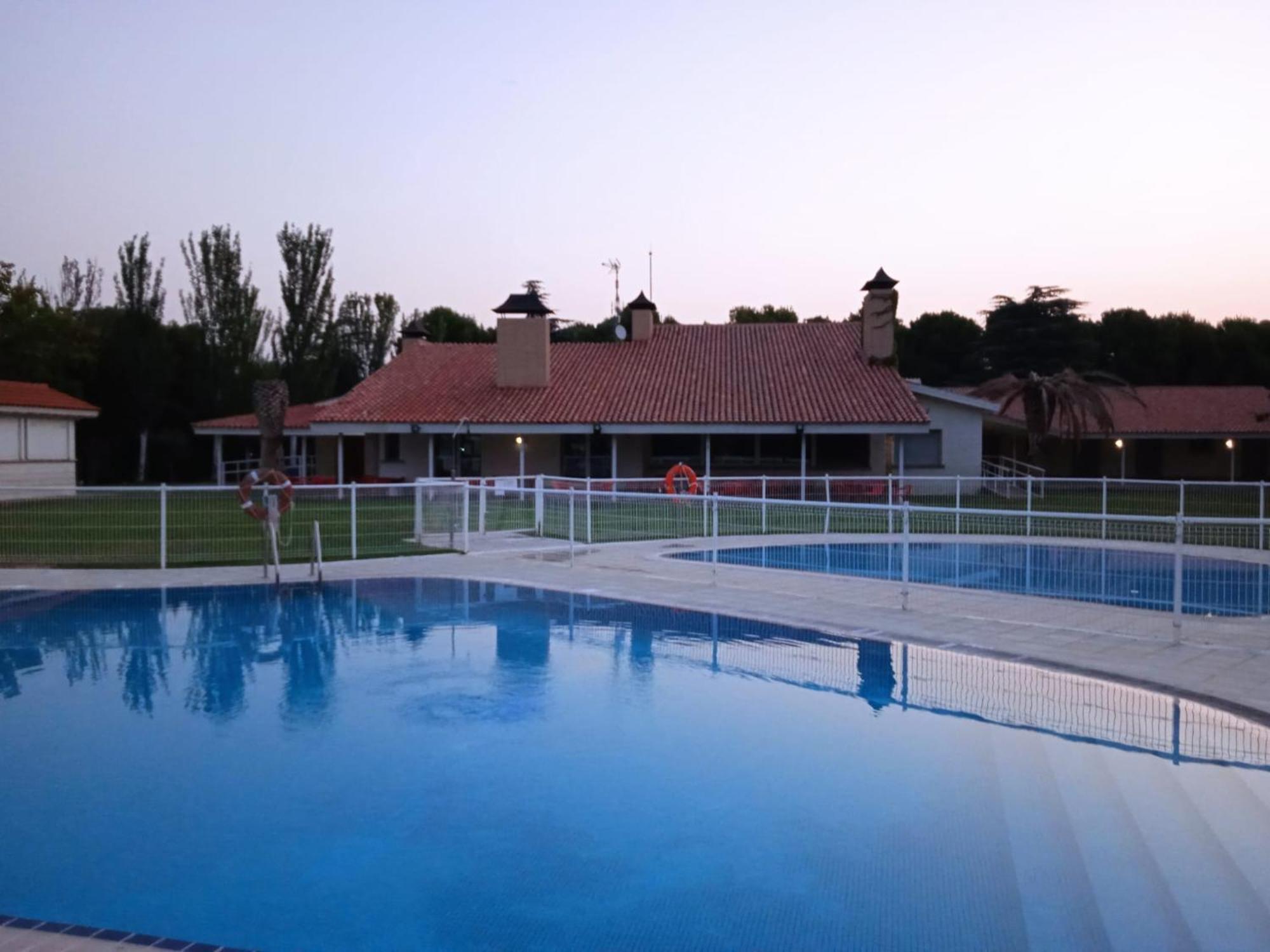 Albergue Zaragoza Camping Luaran gambar