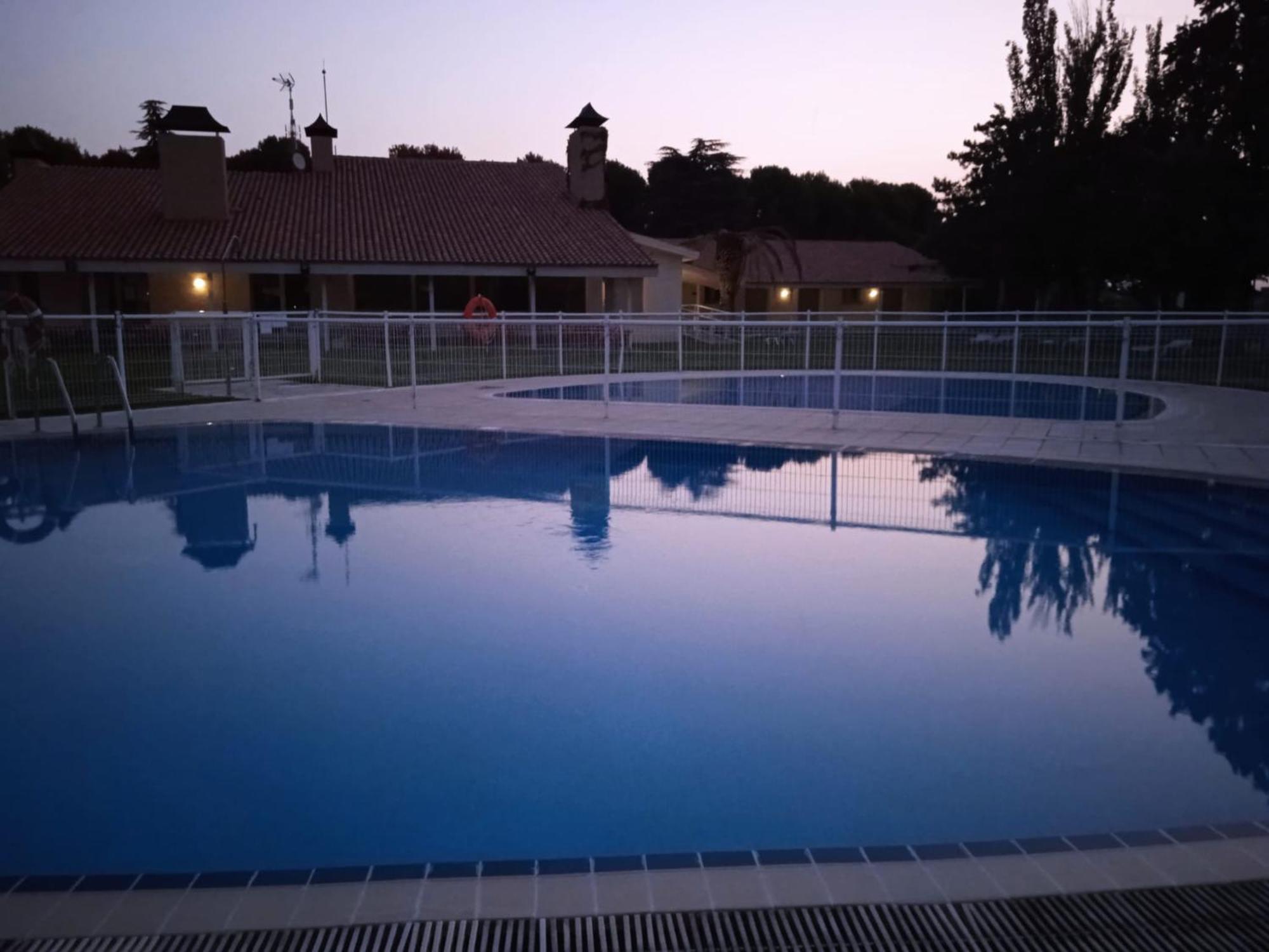 Albergue Zaragoza Camping Luaran gambar