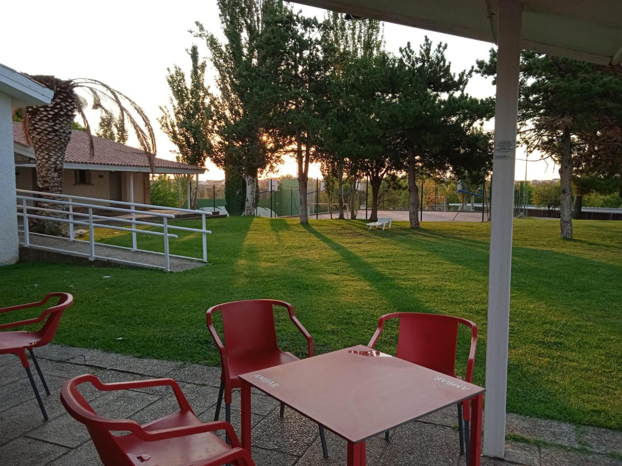 Albergue Zaragoza Camping Luaran gambar