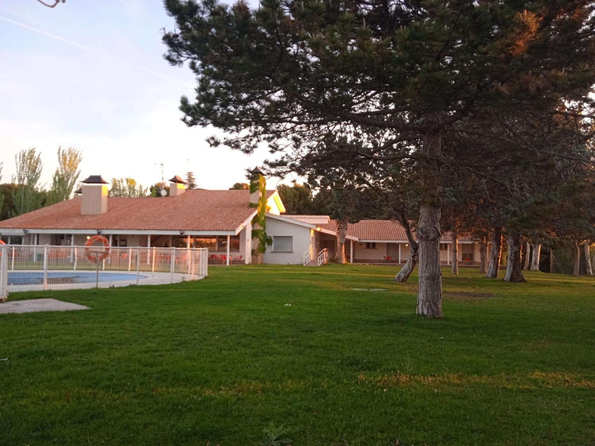 Albergue Zaragoza Camping Luaran gambar
