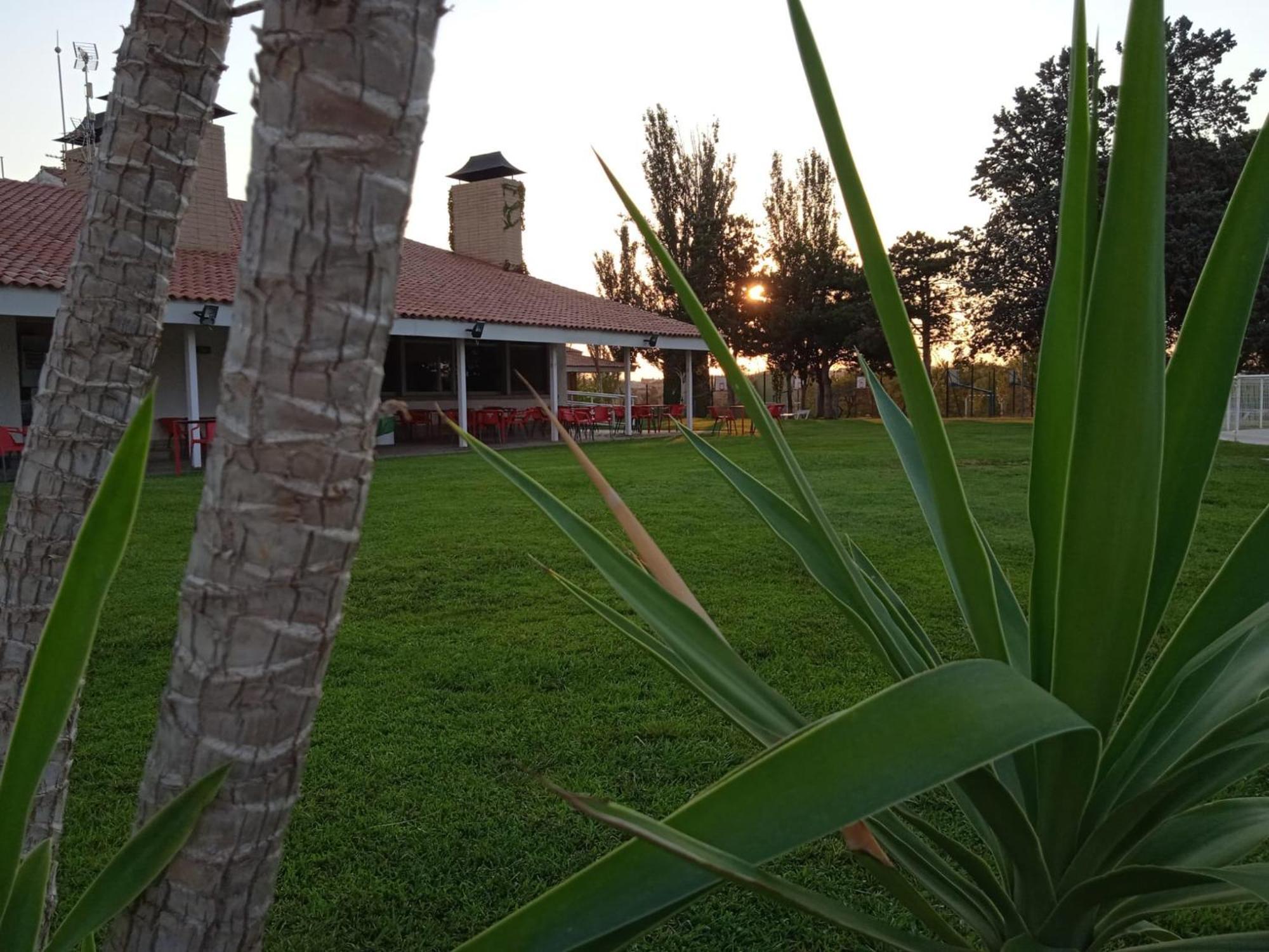 Albergue Zaragoza Camping Luaran gambar