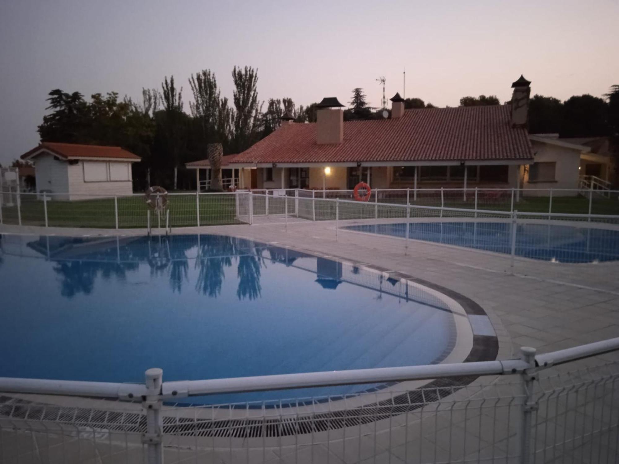 Albergue Zaragoza Camping Luaran gambar